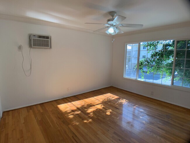 Foto del edificio - 1008 N Stanley Ave