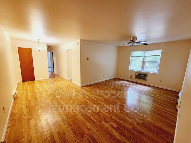 Building Photo - 404 Woodcliff Ave