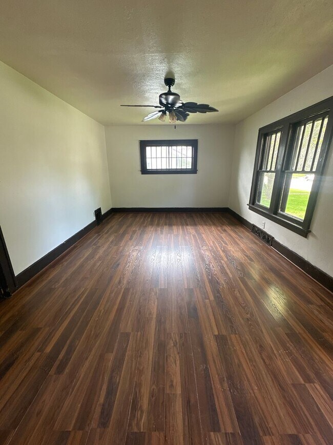 Foto del edificio - 805 2nd Ave SW