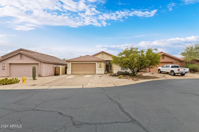 Building Photo - 4630 E Thorn Tree Dr