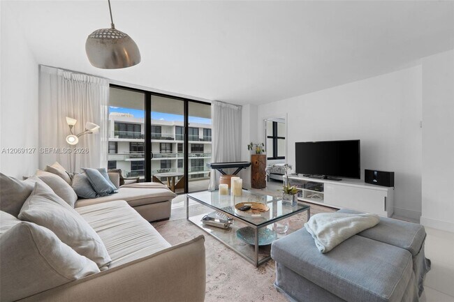 Foto del edificio - 9801 Collins Ave