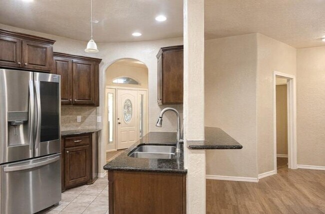 Foto del edificio - 832 Carol Ann Pl