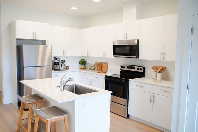 Building Photo - Welcome to Sun Drive Townhomes!