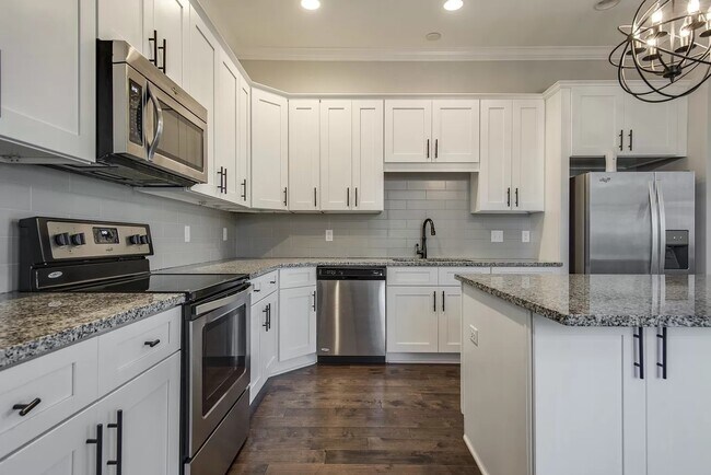 Full Kitchen with center island - 4811A Tennessee Ave