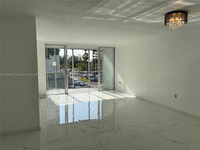 Foto del edificio - 1710 NE 191st St