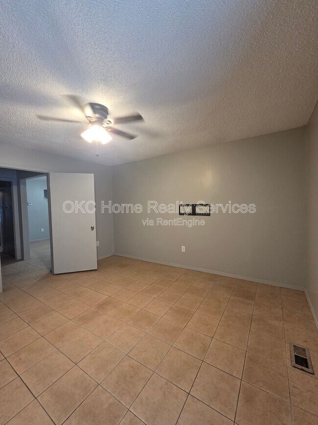 Foto del edificio - 6715 Lyrewood Ln