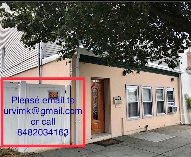 Puerta principal - 134 S Broadway