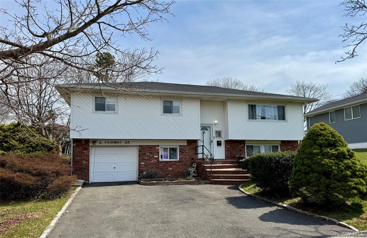 Photo - 6 Fairway Dr (Old Bethpage, NY)