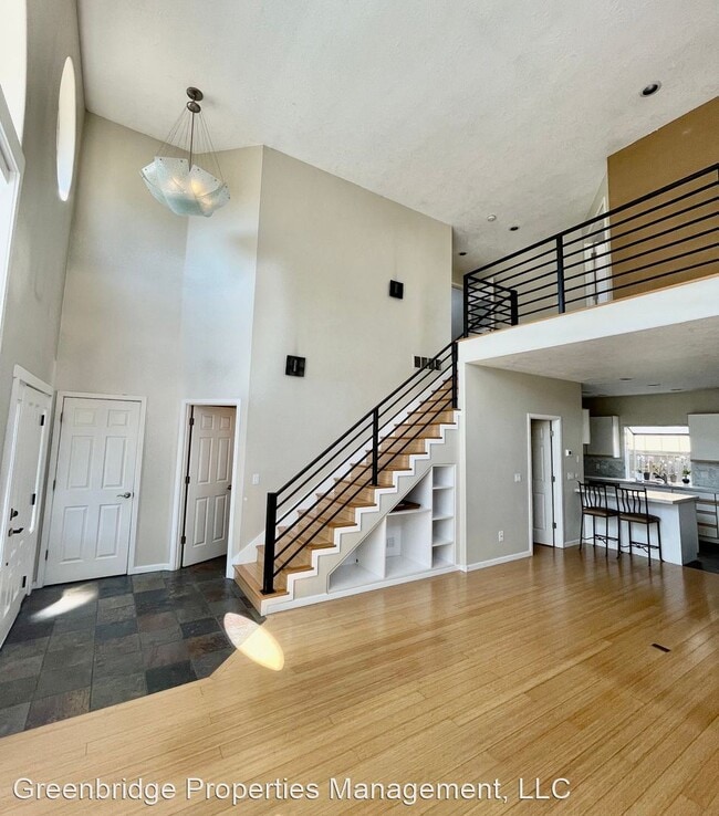 Building Photo - 3 br, 4 bath House - 519 S Vermont St.