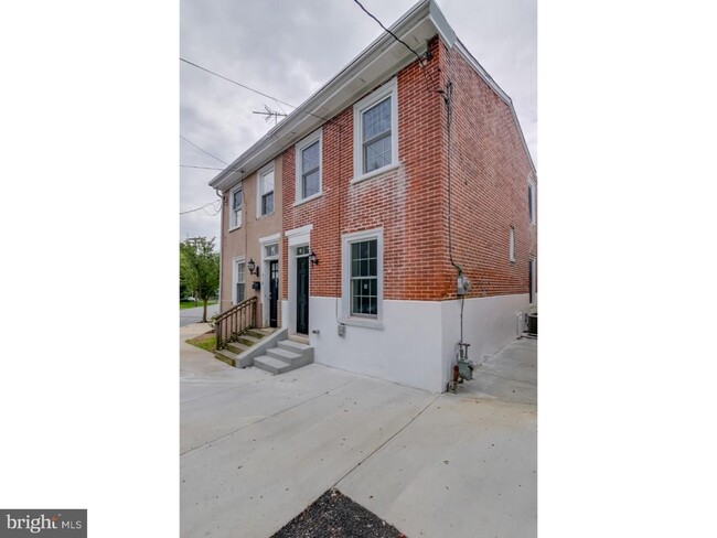 Building Photo - 220 N Franklin St