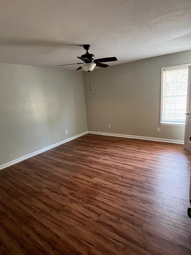 Building Photo - 151 Cove Landing Dr