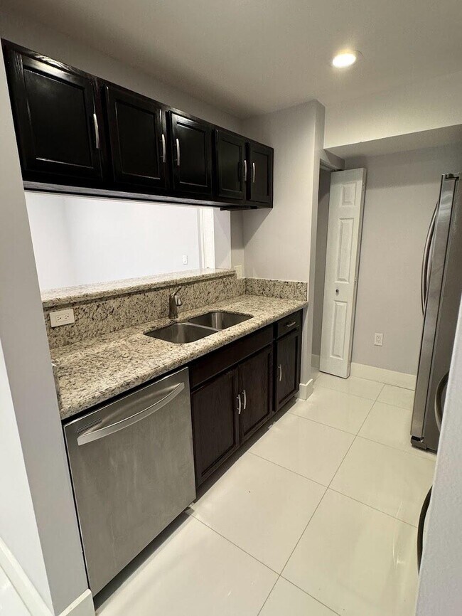 Foto del edificio - 4852 N State Rd 7