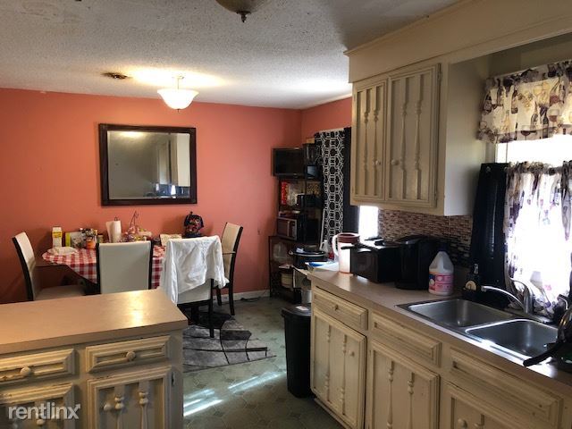 Building Photo - 3 br, 1.5 bath House - 4468 Outwood Dr