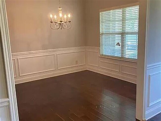 Building Photo - Buford cozy home