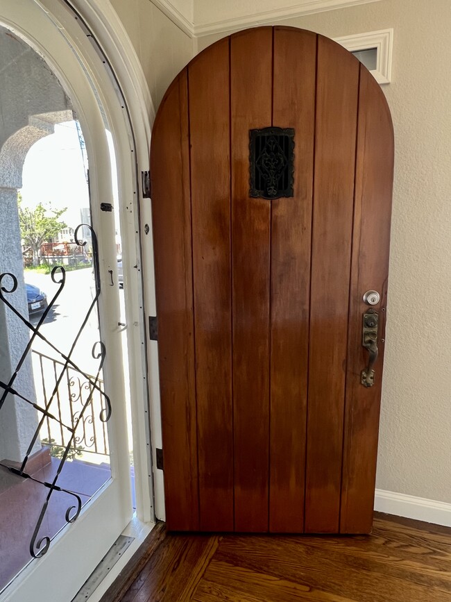 Building Photo - 228 E 17th St