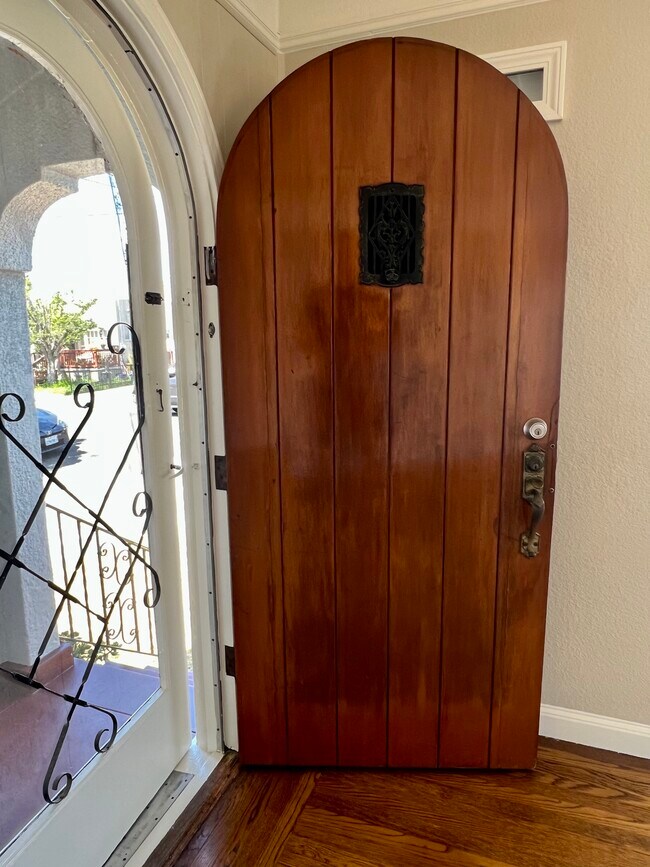 Foto del edificio - 228 E 17th St