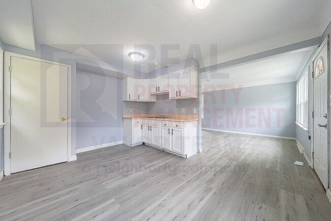 Building Photo - Welcoming 3 Bed 1 Bath Single  Family Home