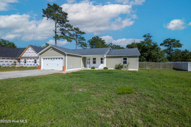 Building Photo - 209 Oak Grove Cir