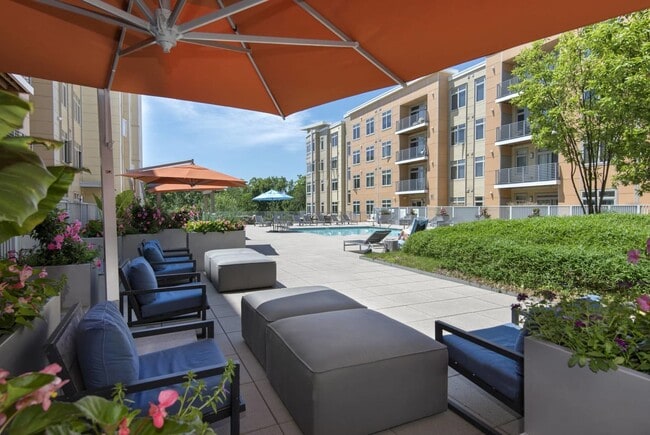 Building Photo - Spacious Luxury 1 bedroom 781 sq ft locate...