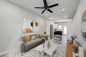 Building Photo - 8155 Tate St