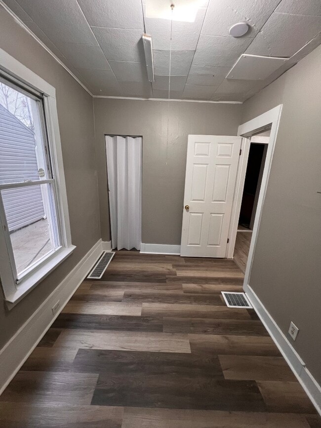 Building Photo - Fully Renovated 5-Bedroom, 2-Bath Single-Family — Driveway + Water, Sewer & Trash Covered