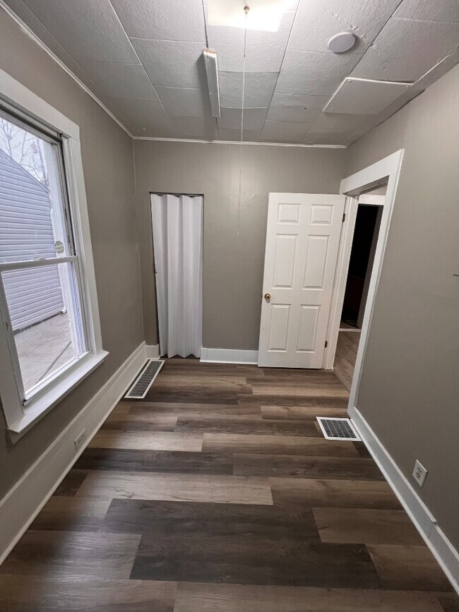 Foto del edificio - Fully Renovated 5-Bedroom, 2-Bath Single-Family — Driveway + Water, Sewer & Trash Covered