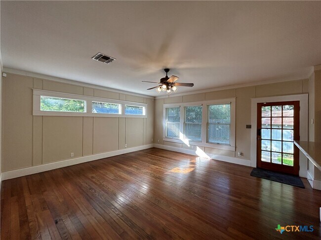 Foto del edificio - 709 W Coll St