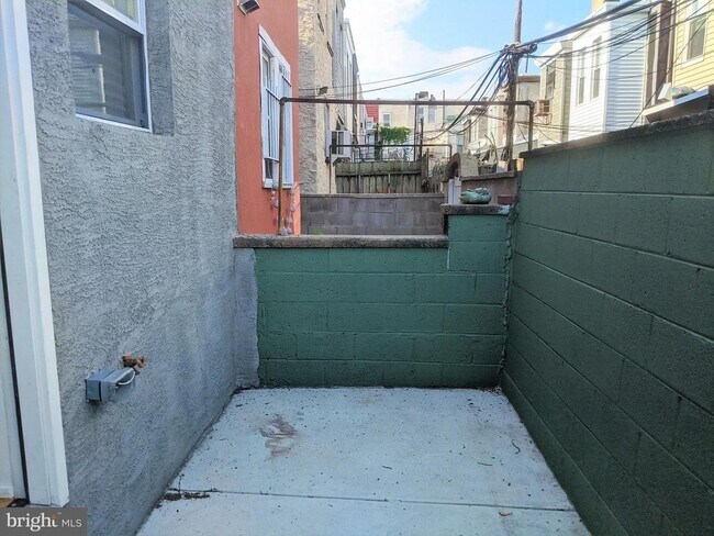 Building Photo - 1629 S Hicks St