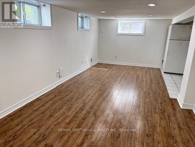 Building Photo - 307 Glebemount Ave