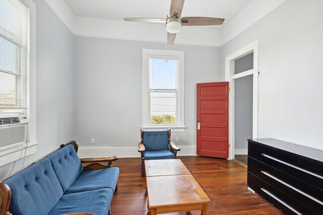 Foto del edificio - 3103 Banks St