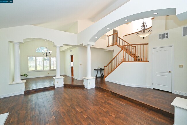 Foto del edificio - 816 Eastbrook Ct