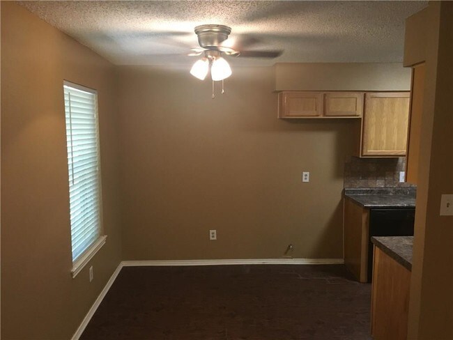Foto del edificio - 4405 Willow Tree Dr