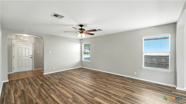 Foto del edificio - 2137 Dorman Dr