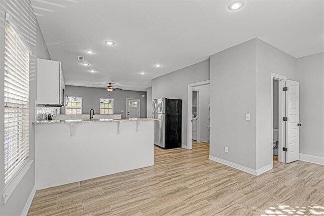 Foto del edificio - 1429 E Huntsville Rd