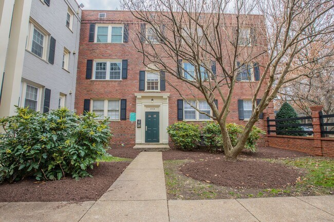 Building Photo - Cozy 2 BR/1 BA Apartment in Fairfax Village!