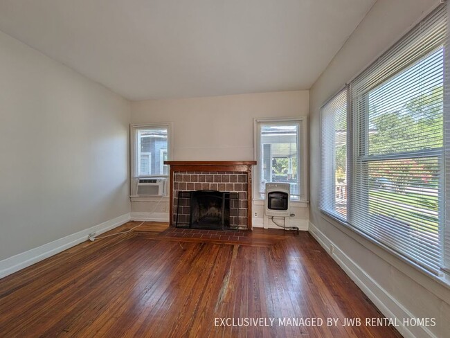 Foto del edificio - 2022 Dellwood Ave