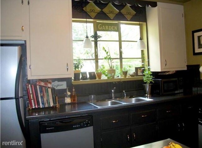 Building Photo - 3 br, 1 bath House - 114 Brookfield Avenue