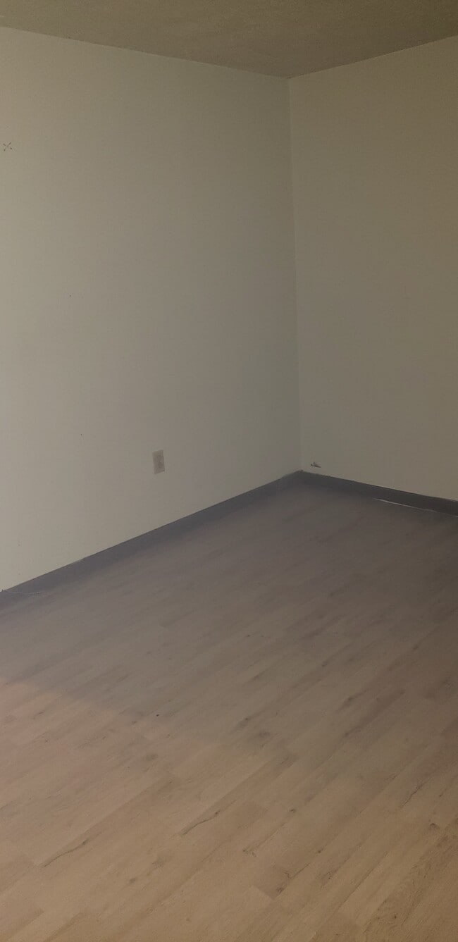 Building Photo - 1402 Mount Royal Blvd