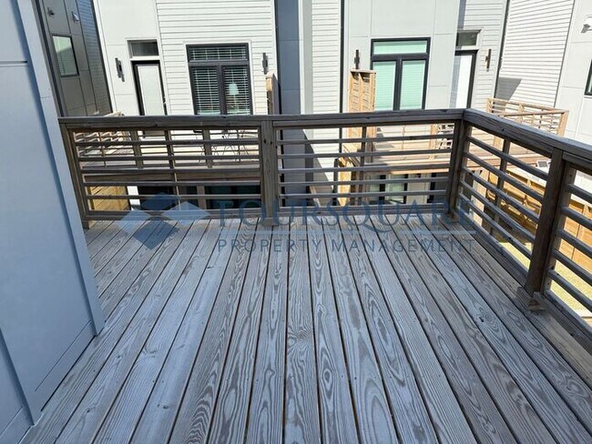 Foto del edificio - Modern 4-Bed Townhome with Designer Finishes, Dual Balconies & EV-Ready Garage – Inside the Beltl...