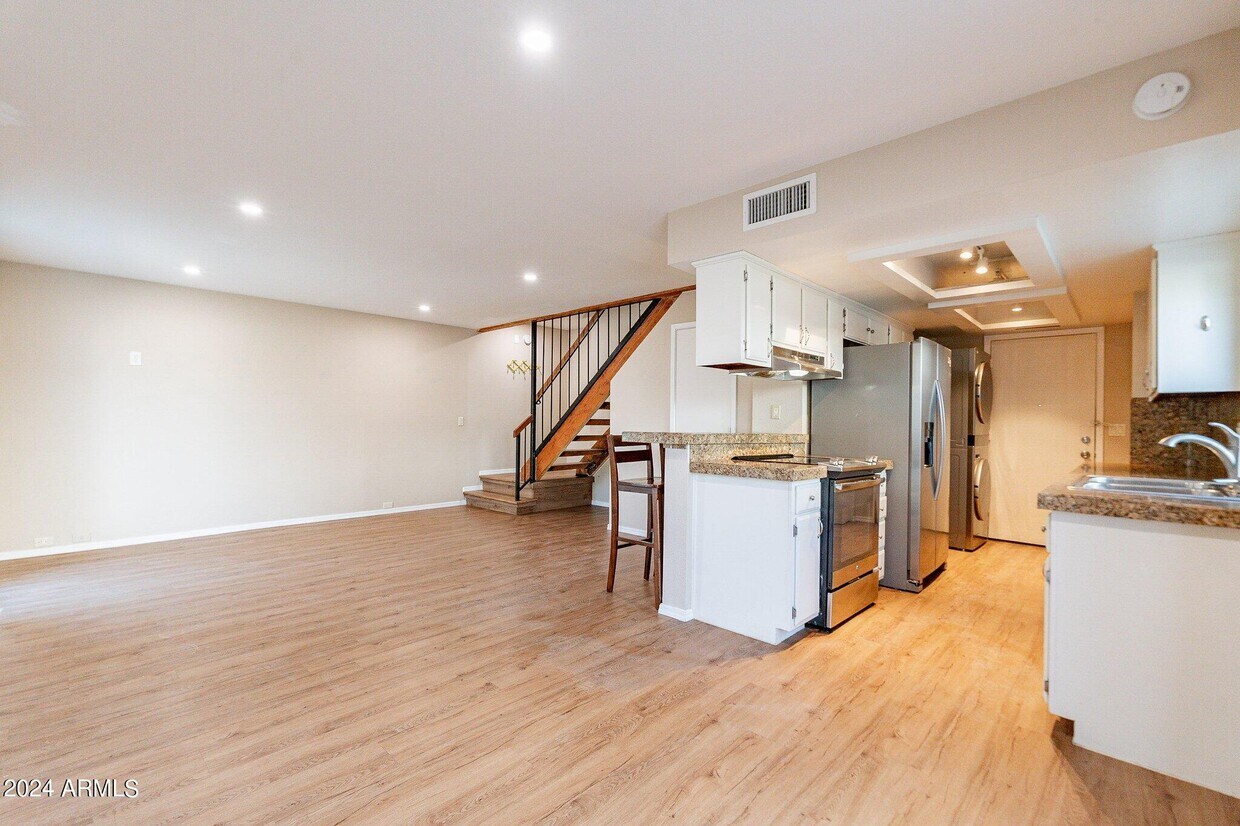 Primary Photo - 8825 S 48th St