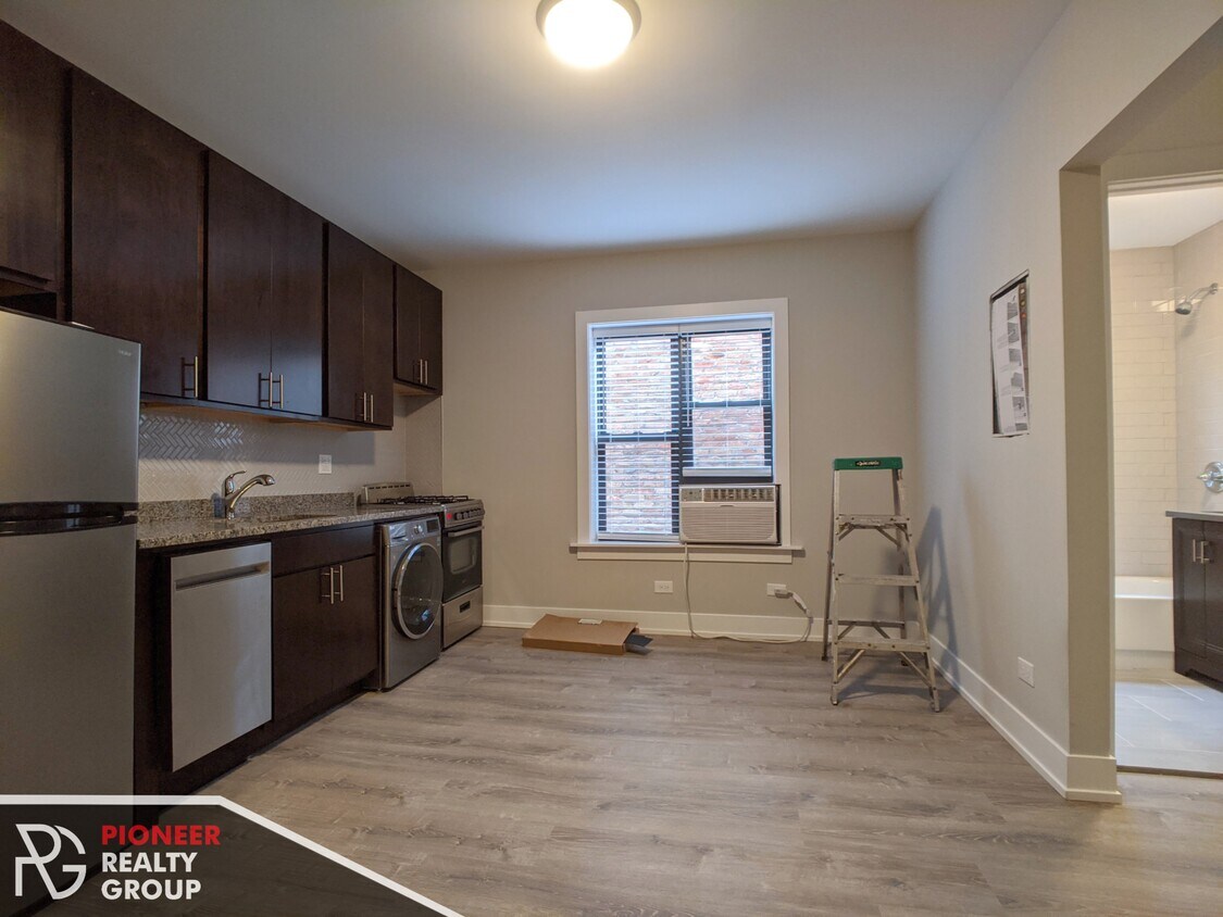 Foto principal - 423 W Belden Ave
