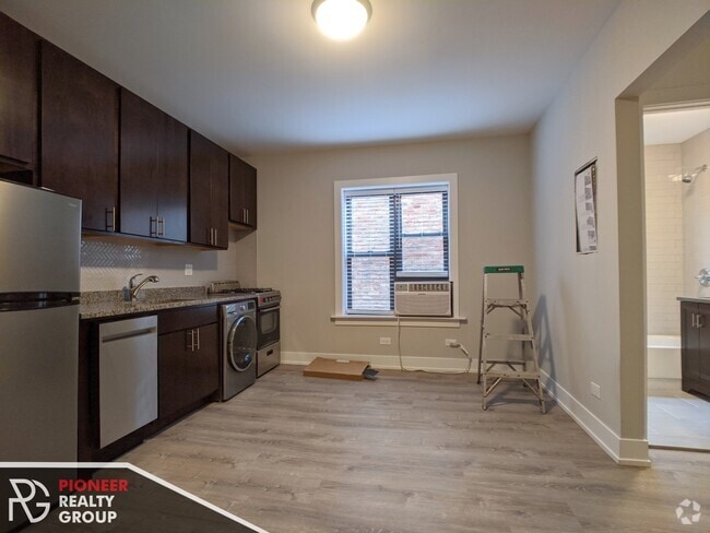 Building Photo - 423 W Belden Ave