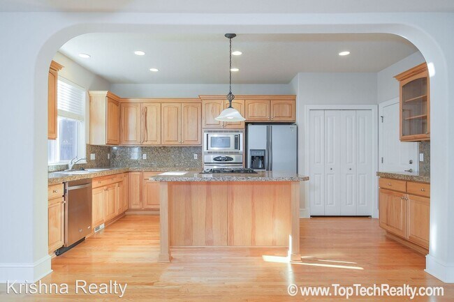 Building Photo - 4 br, 2.5 bath House - 12750 NW ALSACE LN