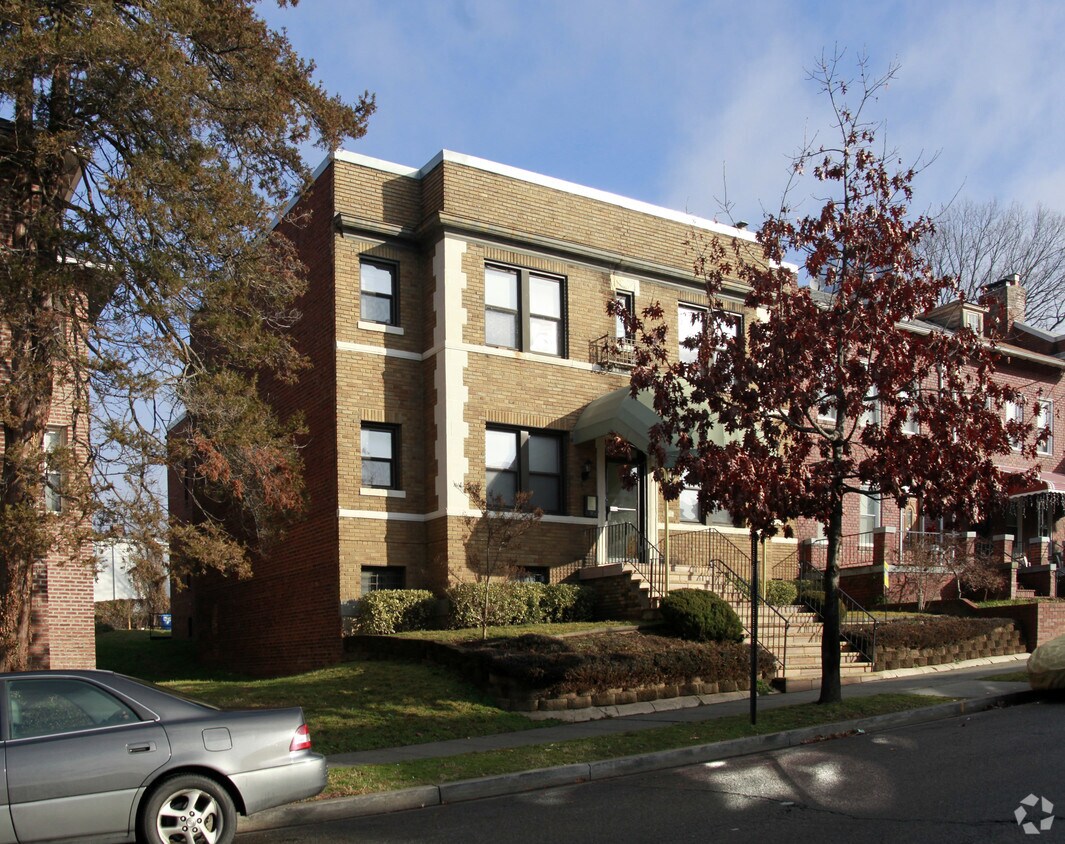 Foto del edificio - 129 Webster St NW