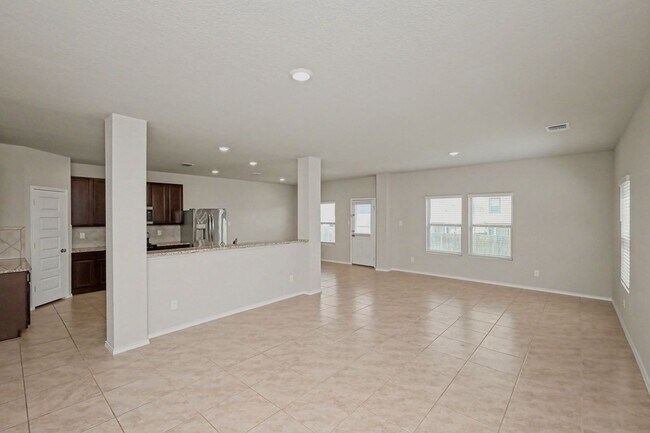 Foto del edificio - No Application Fees and 2 Week Free Move-In Special! Spacious 2-Story Home w/ Open Floor Plan & P...