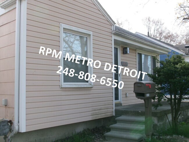 Building Photo - Move in Ready 5 Bedroom Bungalow in Redford