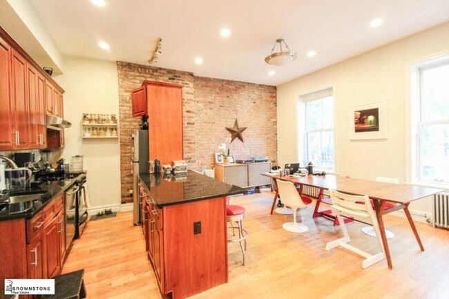 Building Photo - 3 bedroom in BROOKLYN NY 11231