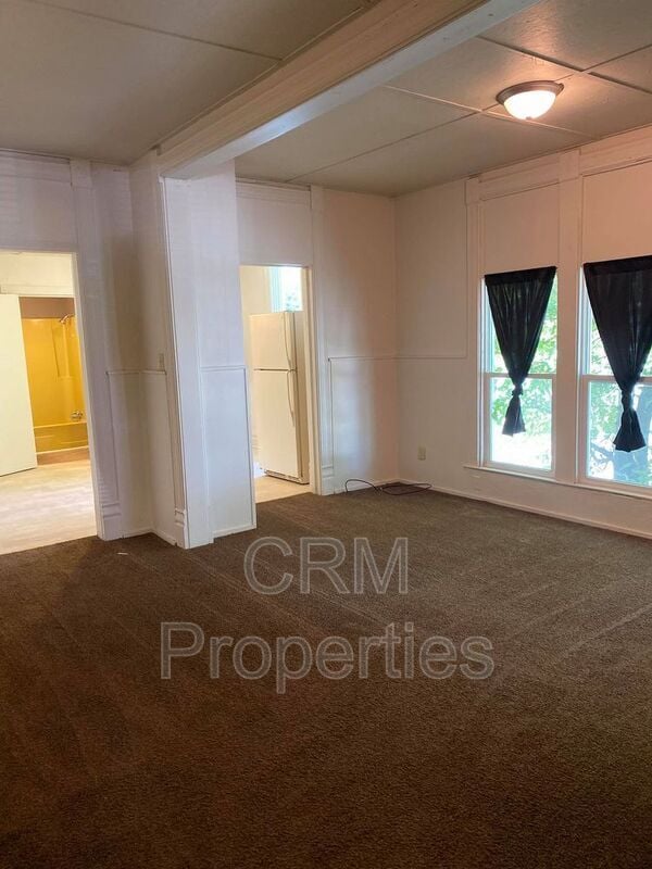 Building Photo - 603 S Main St