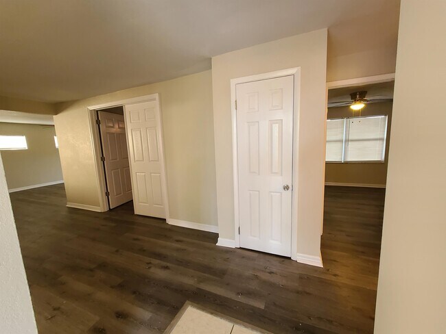 Building Photo - 373 Westwinds Dr
