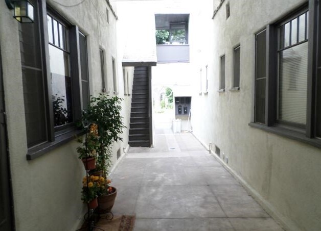 Foto del edificio - 5752 Pickering Ave